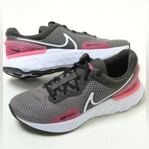 Nike Grey Running Shoes Athletic Activewear Sneakers Men Size 9.5 Women…